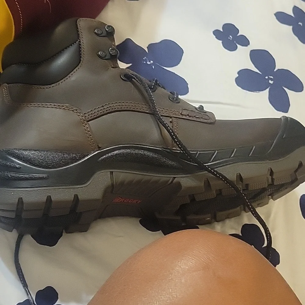 Boots - Picture 5 of 6